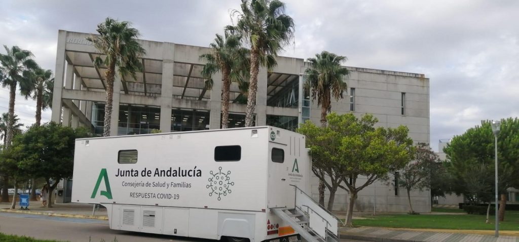 Hoy jueves 23 de septiembre punto de vacunación para la comunidad universitaria sin cita previa en el Campus de Puerto Real junto a la Biblioteca, de 9:00 a 14:00 y de 16:00 a 18:00 horas